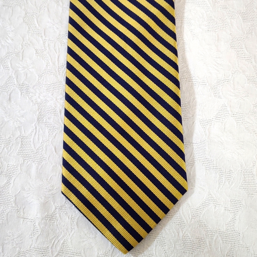 Brooks Brothers Men's Necktie Gold & Black 100% Silk Made in the USA